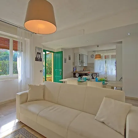 Casa Al Bosco By Posarellivillas * אמליה